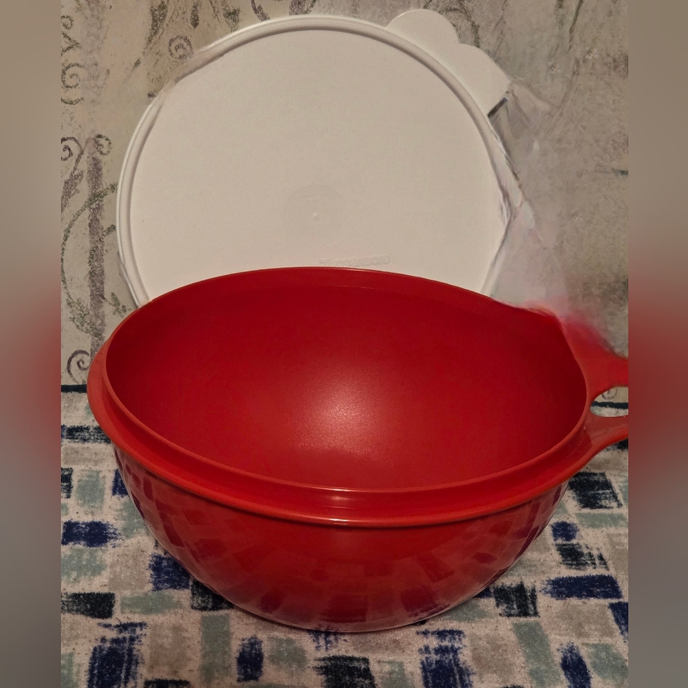 Tupperware Thatsa Jr Bowl NWT 4th July Sale Today